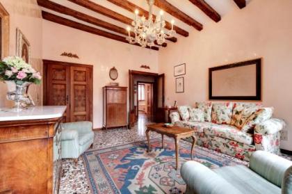 Biennale APT Balcony - image 8