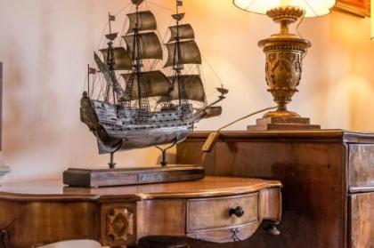 Admiral Emo Palace Over Canal Grande - image 11