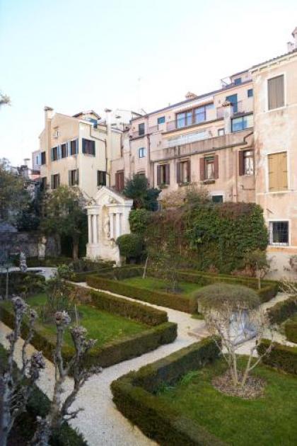 Granda Sweet Suites - image 18