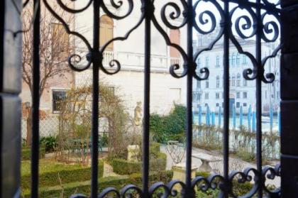 Granda Sweet Suites - image 19