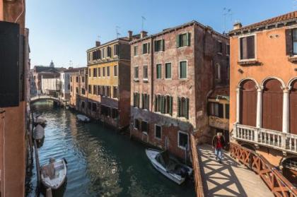 Ca' Meraviglia Canal View - image 9