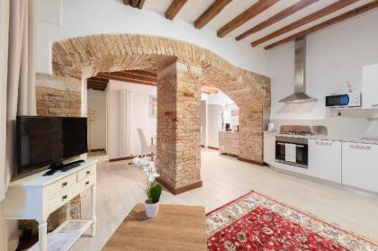 Ca' del Pozzo Loft Apartment - image 1
