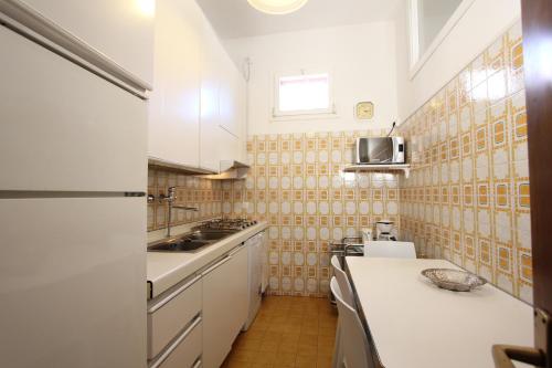 City Apartments Corner Canal View - image 5