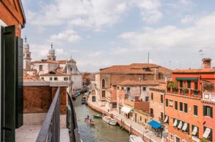 Carmini Canal View & Lift by LionHost - image 2