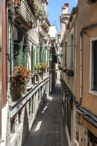 Riva De Biasio Charming Apartment - image 3