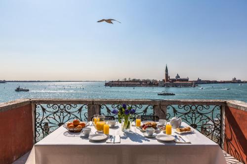 Ca' del Santo Canal View and Terrace - main image
