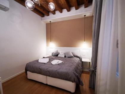 Deluxe 3 Bedroom Flat in Rialto - image 10