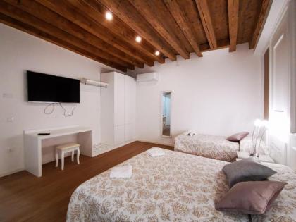 Deluxe 3 Bedroom Flat in Rialto - image 11