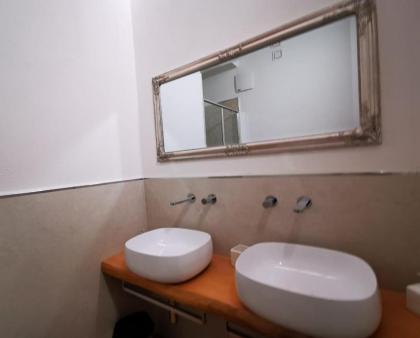 Deluxe 3 Bedroom Flat in Rialto - image 16