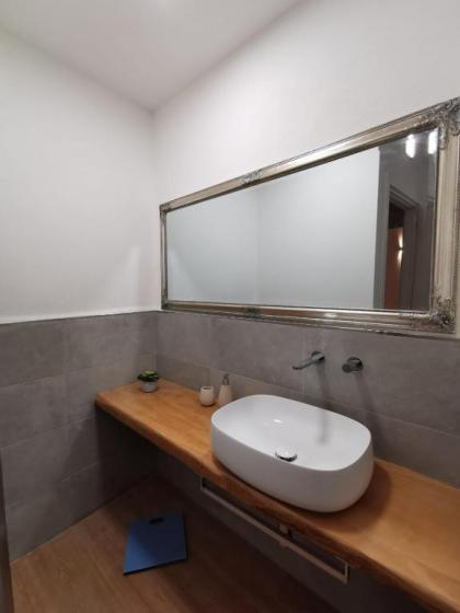 Deluxe 3 Bedroom Flat in Rialto - image 17