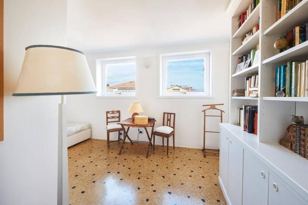 Ca' Fenice charming apartment in San Marco sleep 7 - image 2