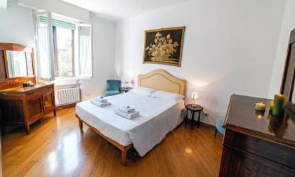 Guggeinheim Apartment - image 14