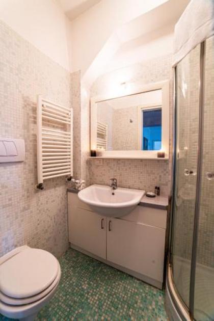 Guggeinheim Apartment - image 17