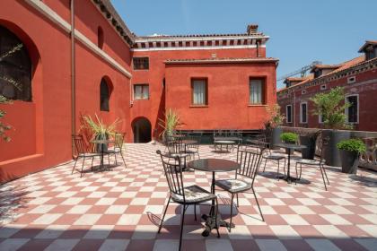 Hotel Dolfin - image 15