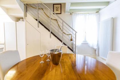 Gondola Luxury - Campo Santi Filippo e Giacomo - image 24