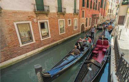 Lovely Apartment In Venezia With Wifi - image 10