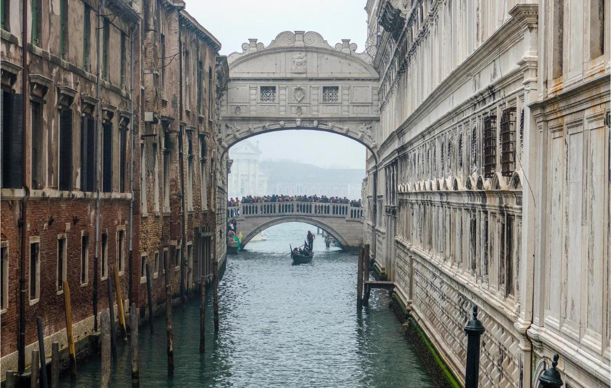 Lovely Apartment In Venezia With Wifi - image 4