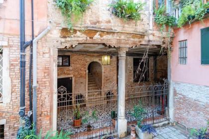 GuestHost - Castello Appartamento con vista sul Canale x6 - image 24