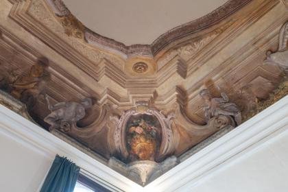 Riva Palace Apartments by Wonderful Italy - image 11