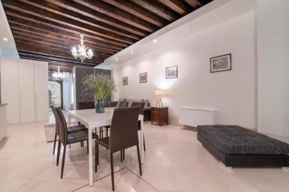 Riva Palace Apartments by Wonderful Italy - image 13