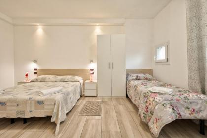 Venice Pink House - image 21