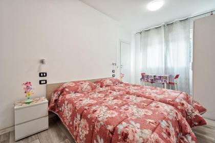 Venice Pink House - image 24