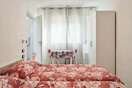 Venice Pink House - image 26