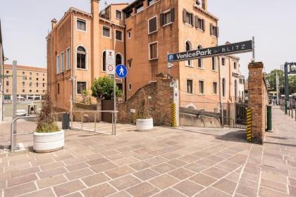 Venice Luxury Suites - image 29