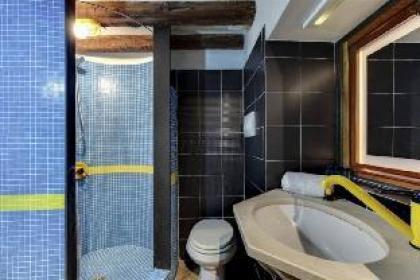 Rialto canal view - image 4