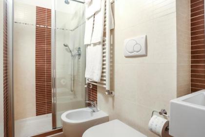 Mela Luxury Venice Apartments - image 25