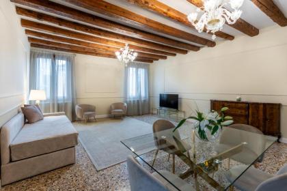 San Vio Palace Luxury Apartments - image 25