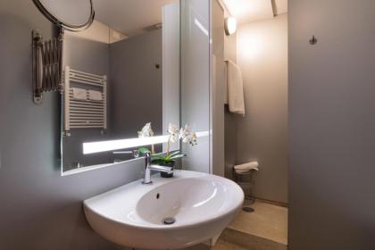 The Silk House - image 21